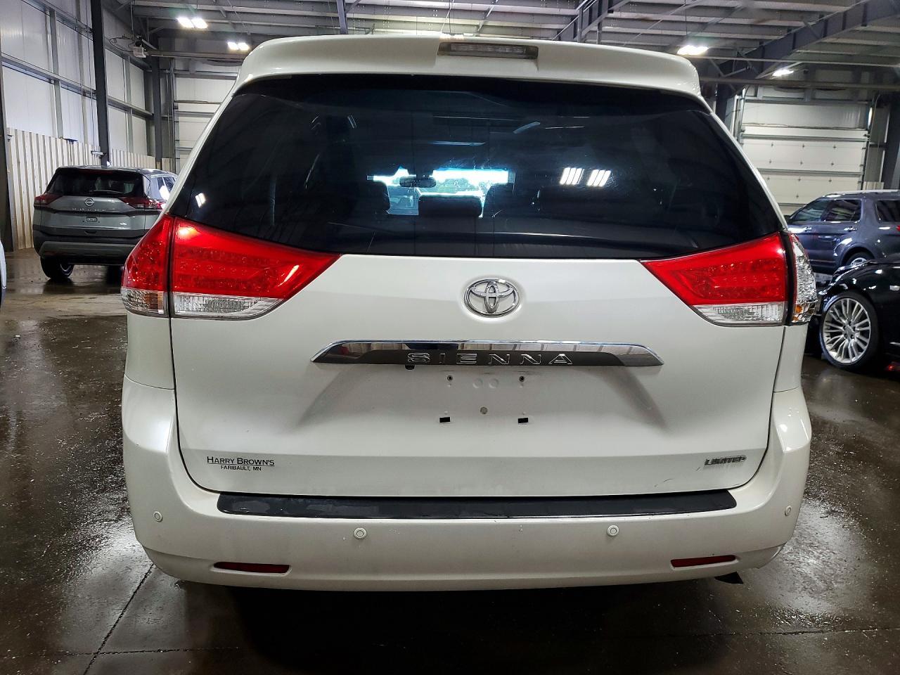 2013 Toyota Sienna Limited 7-Passenger - Image 6