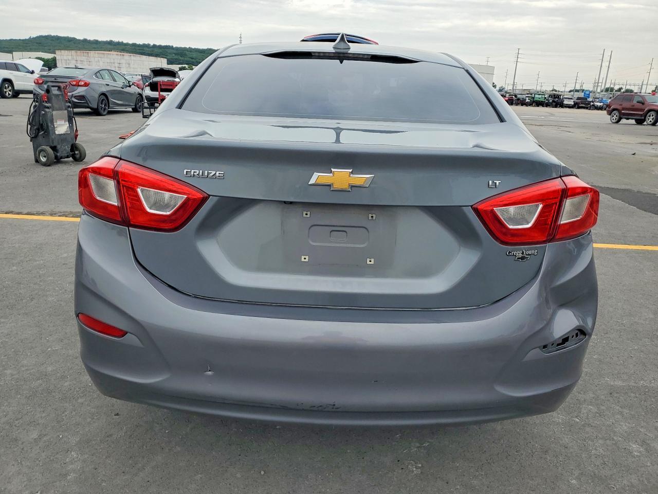 2018 Chevrolet Cruze Lt - Image 6