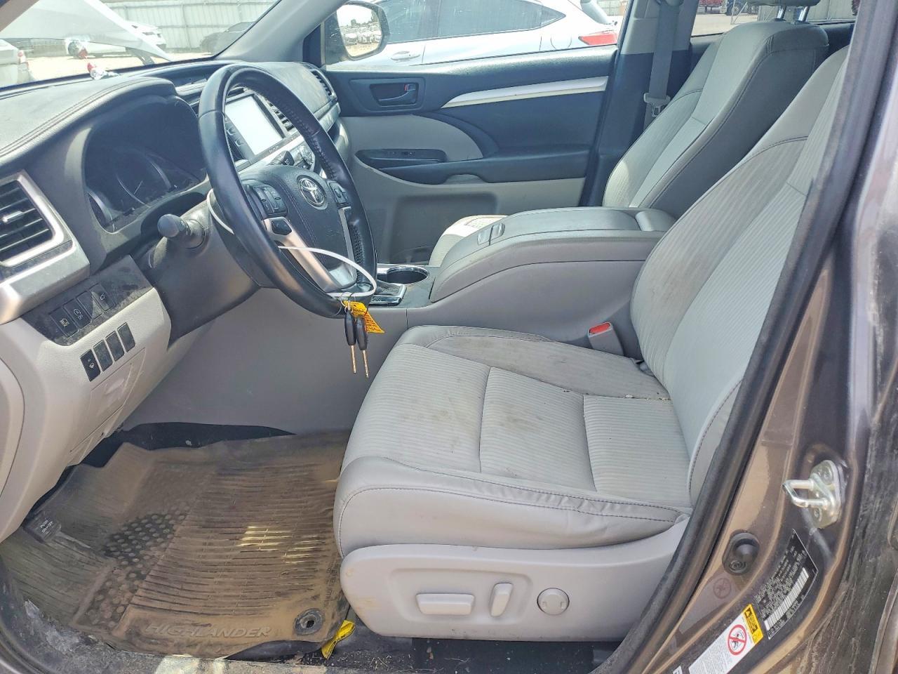 2018 Toyota Highlander Le Plus - Image 7