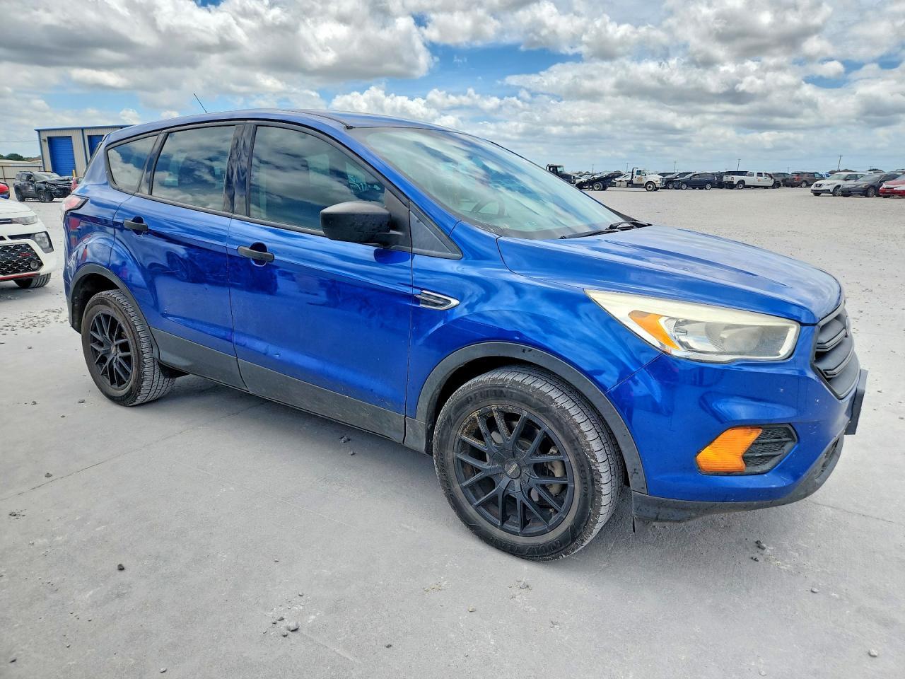 2017 Ford Escape S - Фото 4