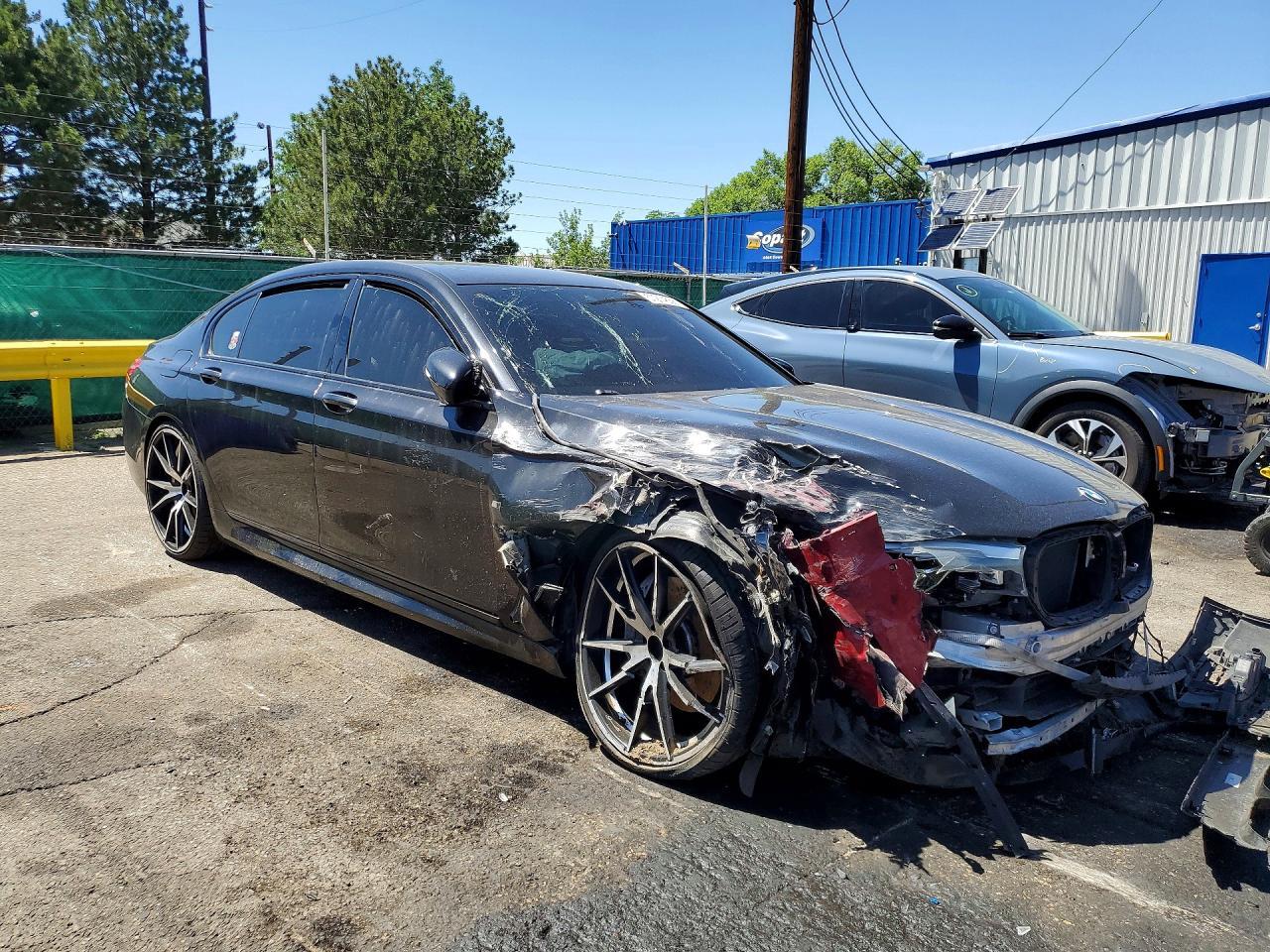 2016 BMW 750 Xi - Image 4