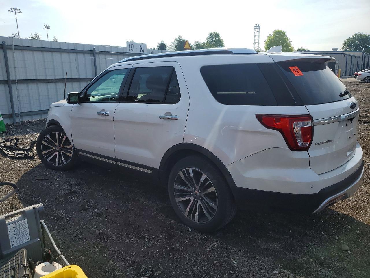 2016 Ford Explorer Platinum - Image 2