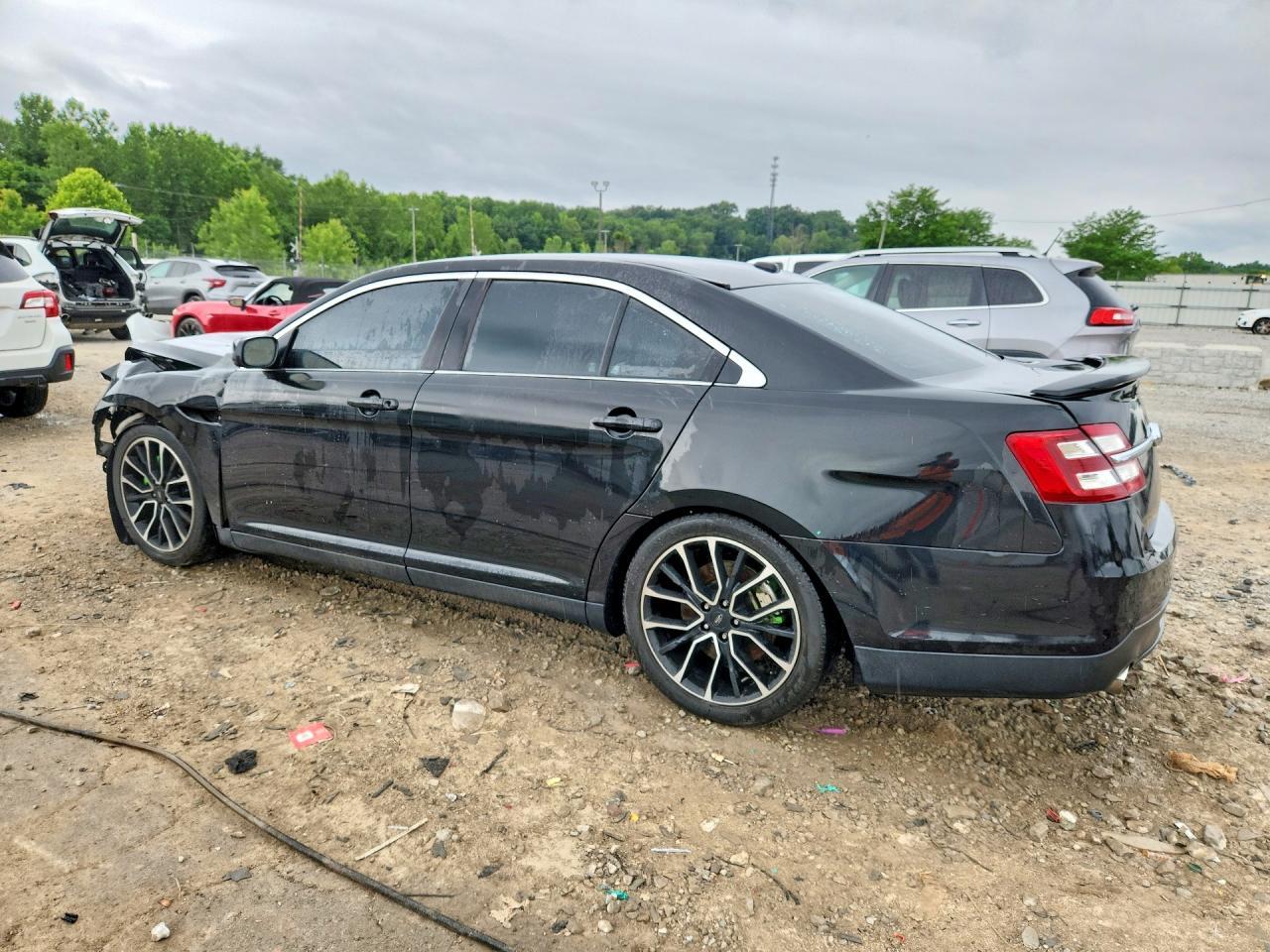 2015 Ford Taurus Sho - Фото 2