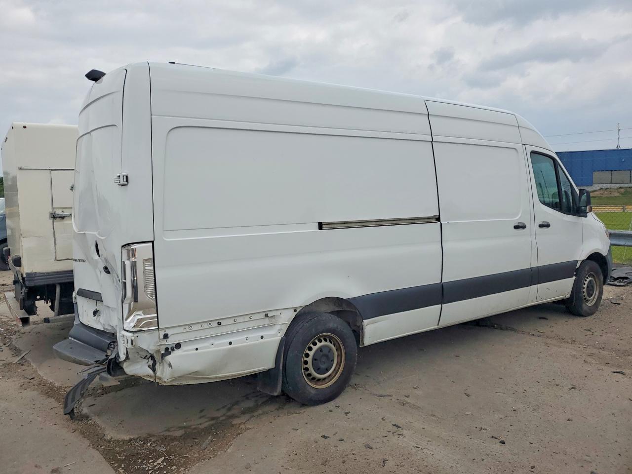 2023 Mercedes-Benz Sprinter 2500 - Фото 3