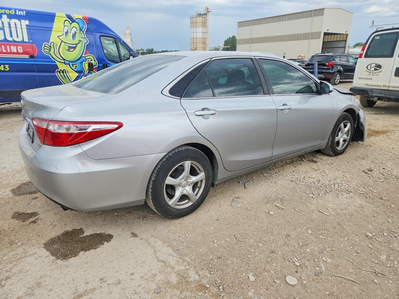 2016 Toyota Camry Le - Image 3