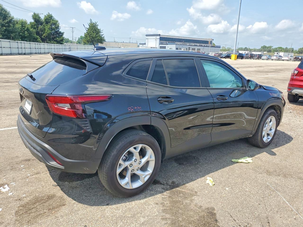 2026 Chevrolet Trax Ls - Фото 3