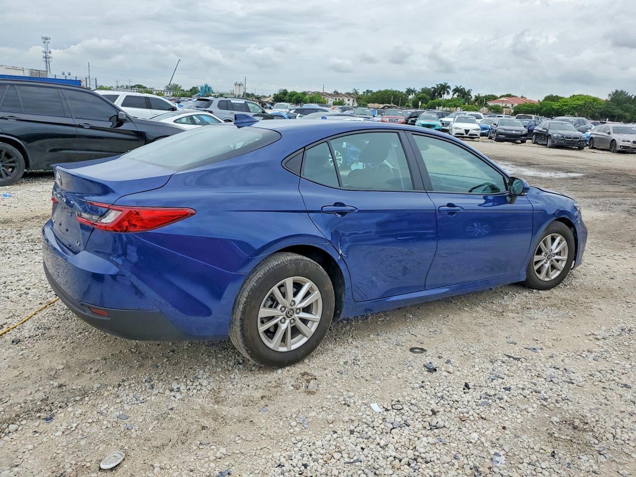 2025 Toyota Camry Le - Фото 3