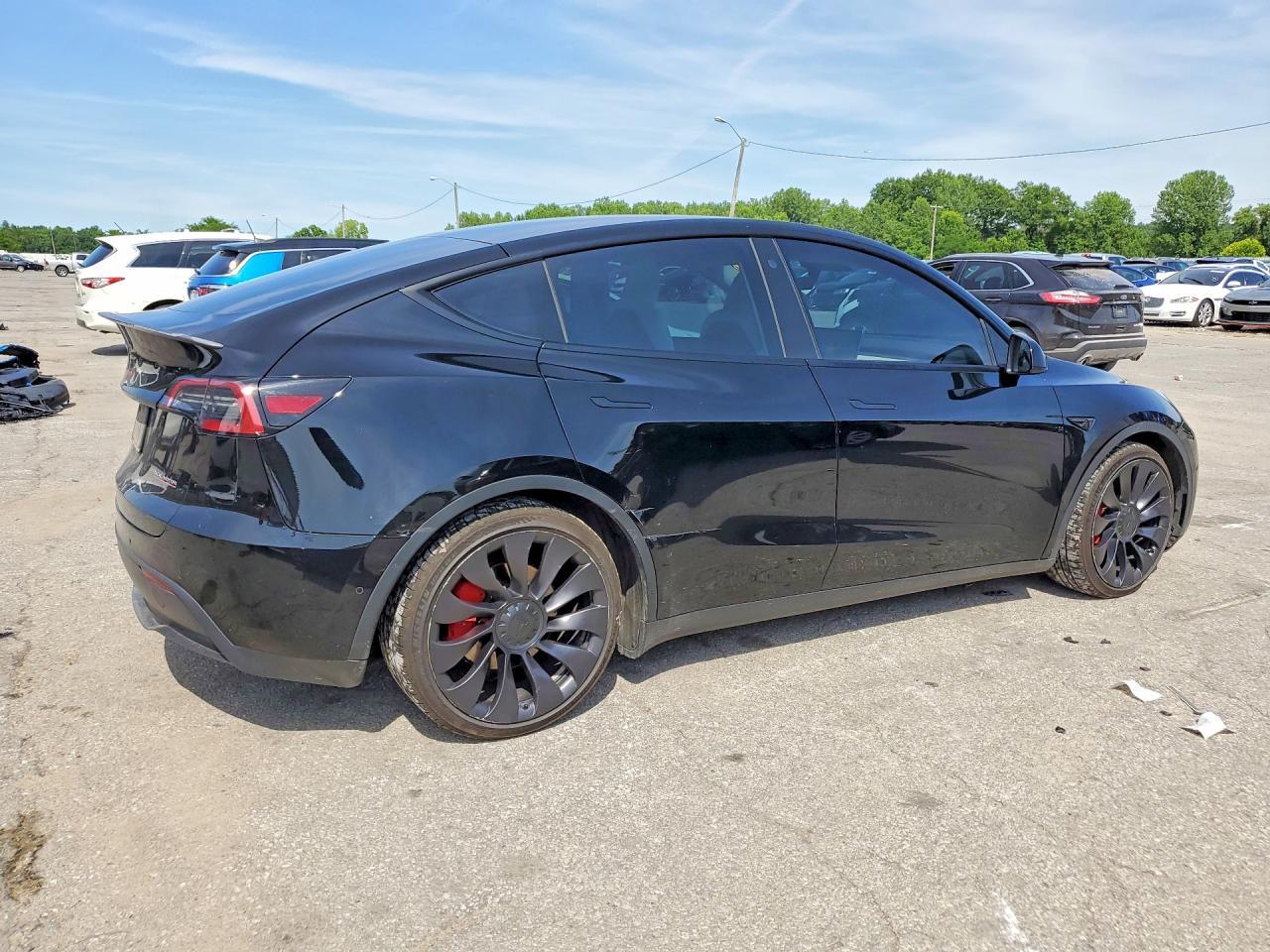 2022 Tesla Model Y - Image 3