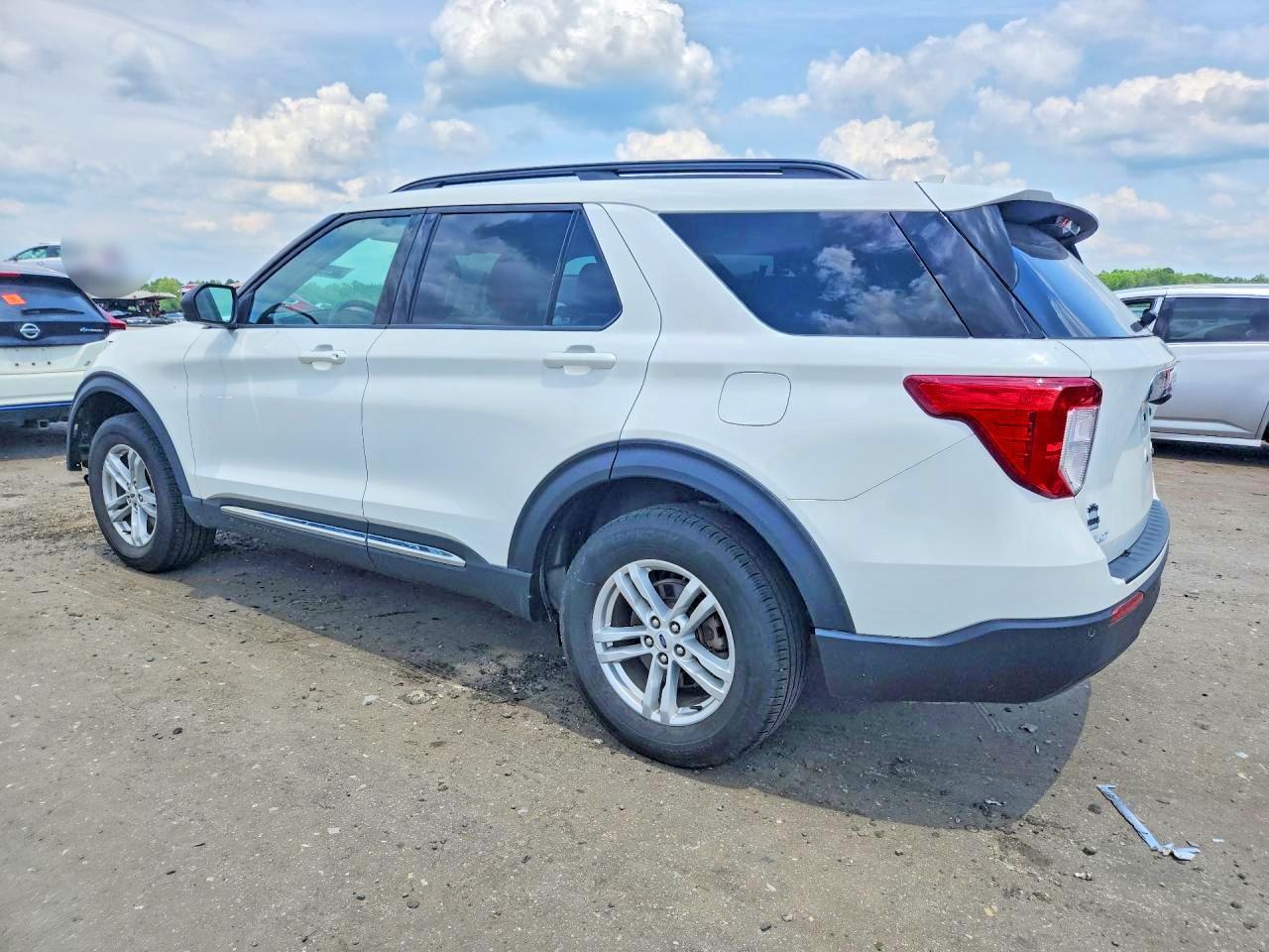2024 Ford Explorer Xlt - Image 2