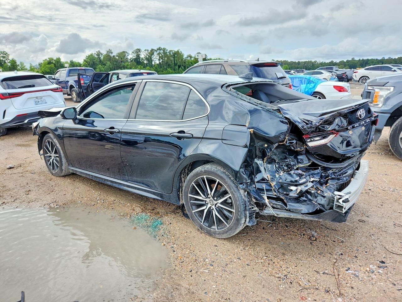 2021 Toyota Camry Se - Фото 2