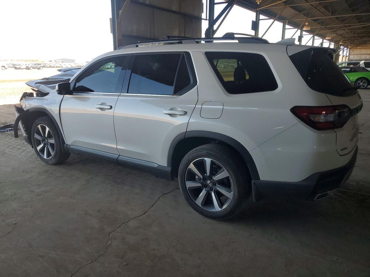 2025 Honda Pilot Touring - Image 2