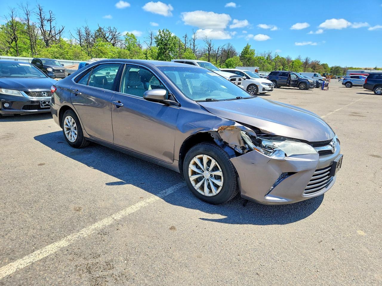 2017 Toyota Camry Le - Фото 4