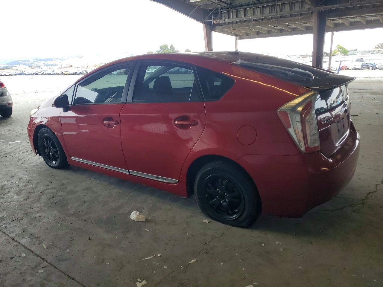 2015 Toyota Prius Three - Фото 2