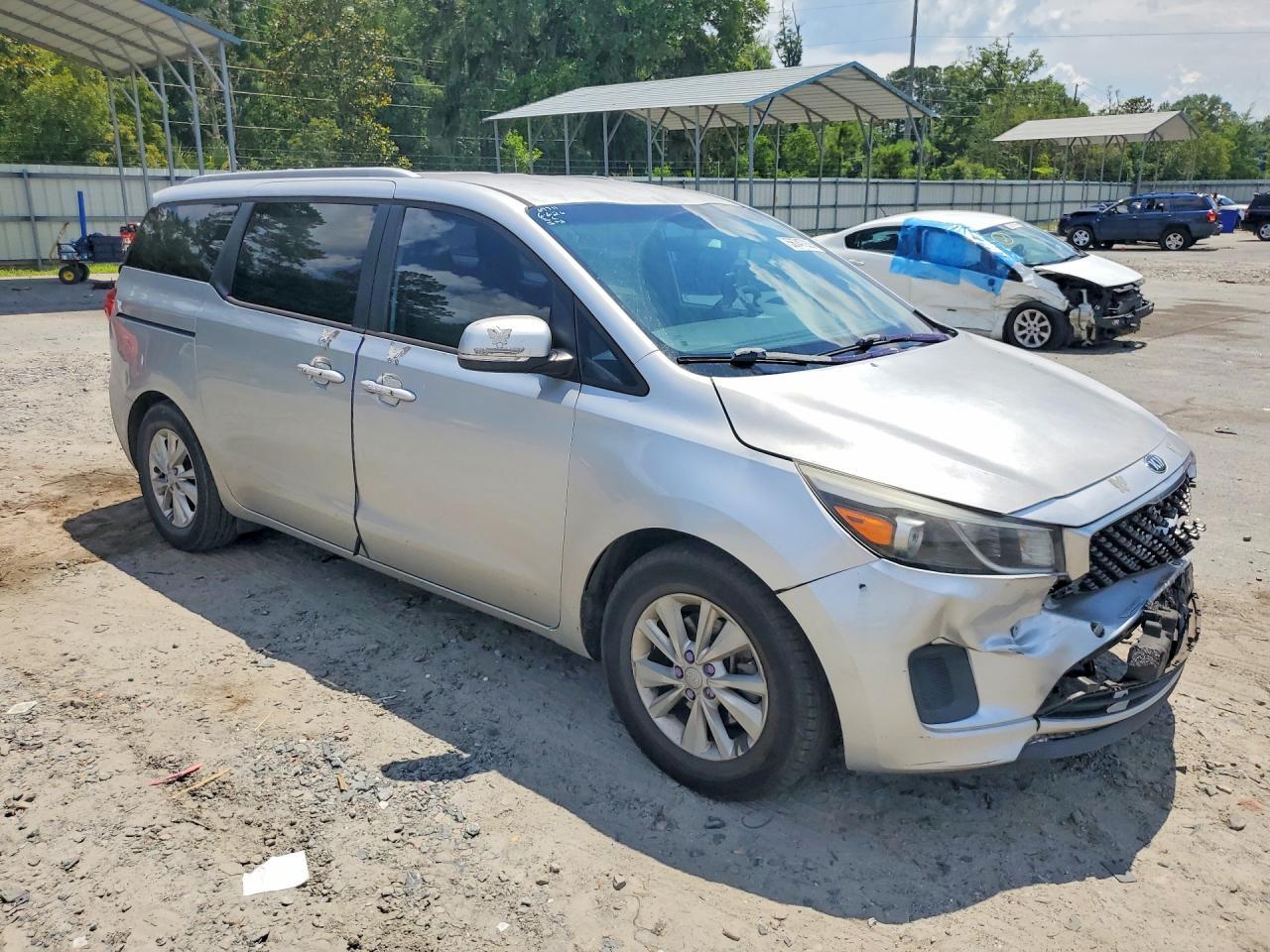 2015 Kia Sedona Lx - Image 4