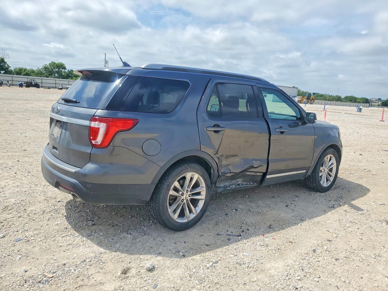 2018 Ford Explorer Xlt - Image 3