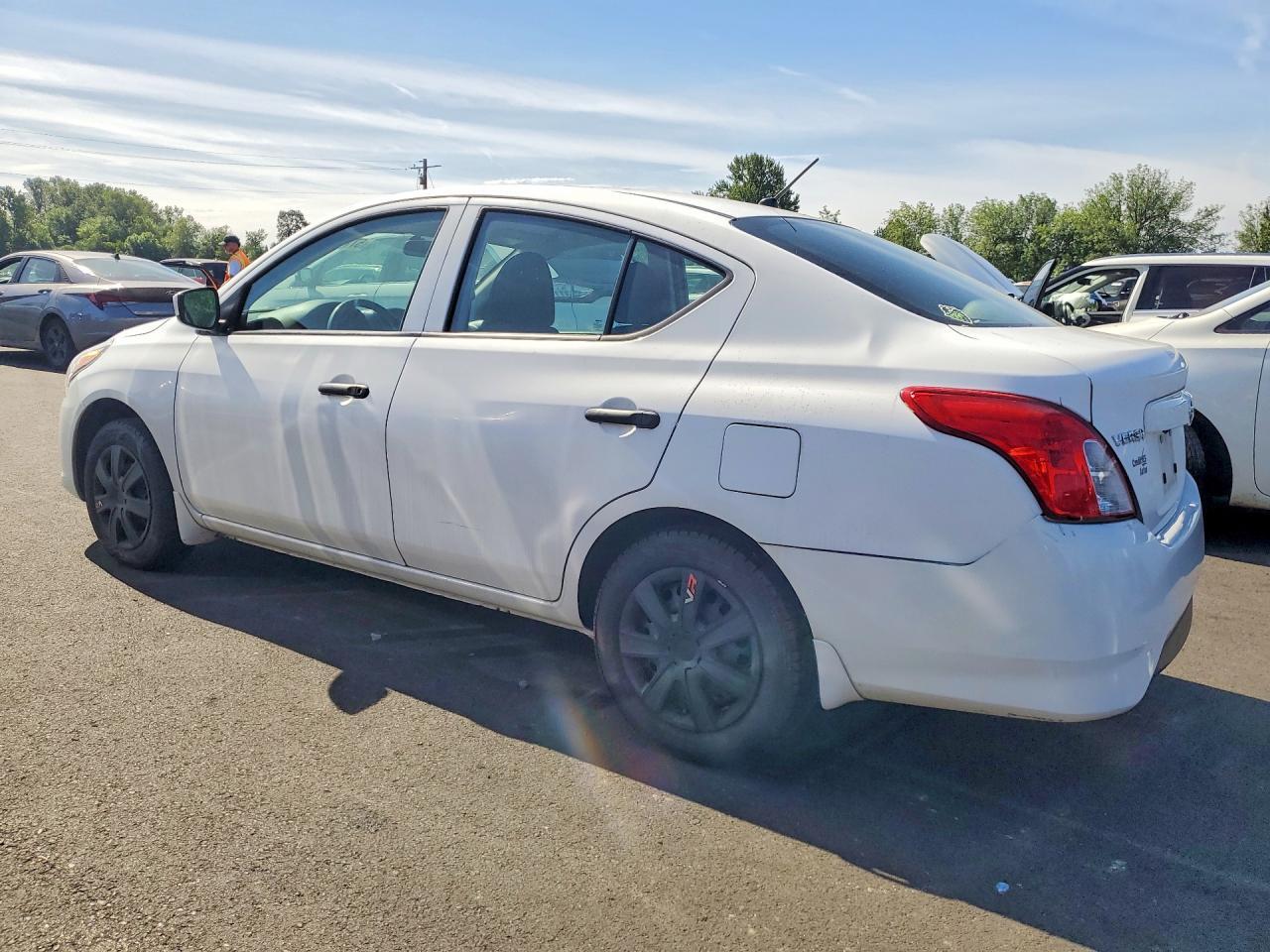 2019 Nissan Versa S - Фото 2