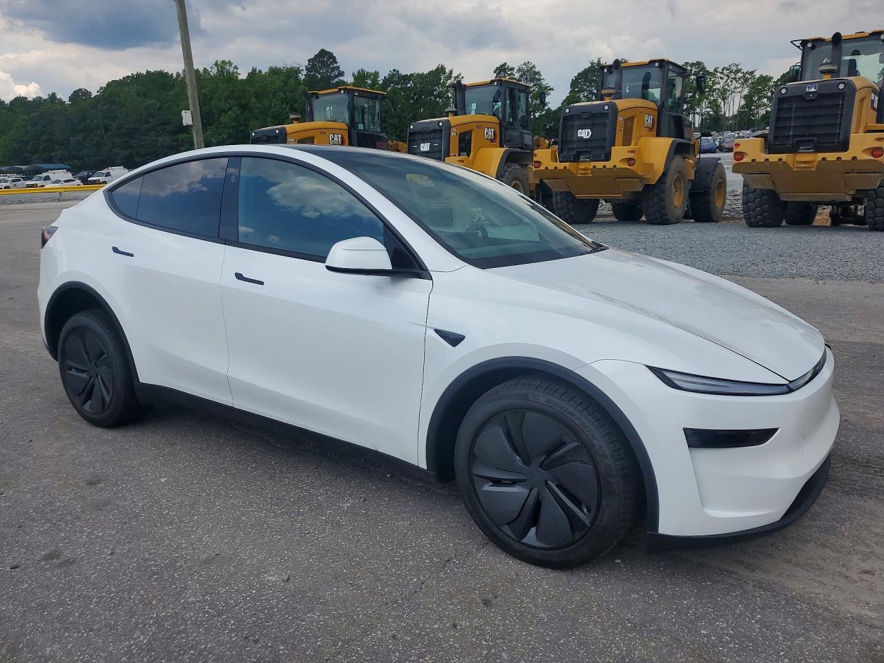 2026 Tesla Model Y - Image 4