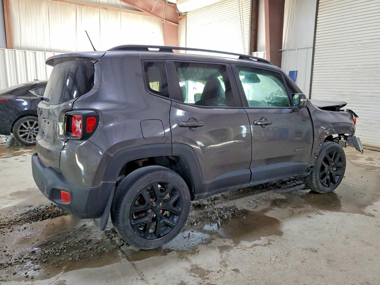 2017 Jeep Renegade Latitude - Image 3