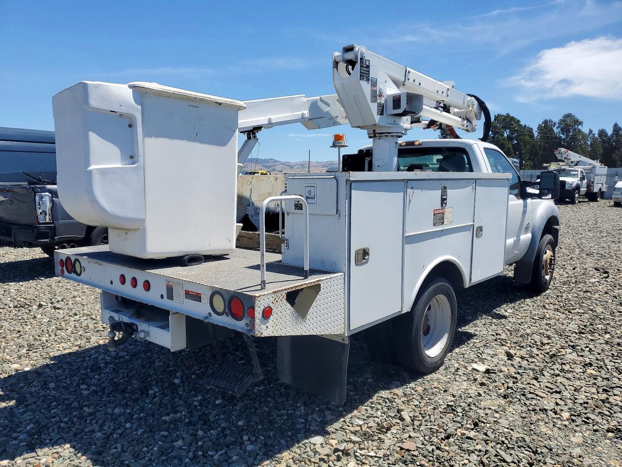 2011 Ford F550 Super - Фото 3