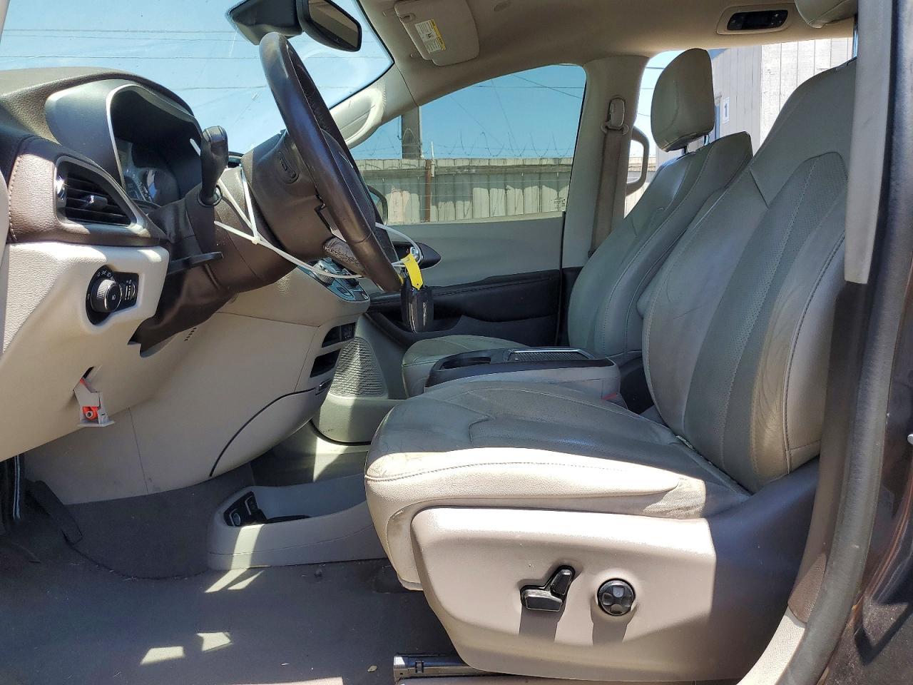 2021 Chrysler Pacifica Touring L - Image 7