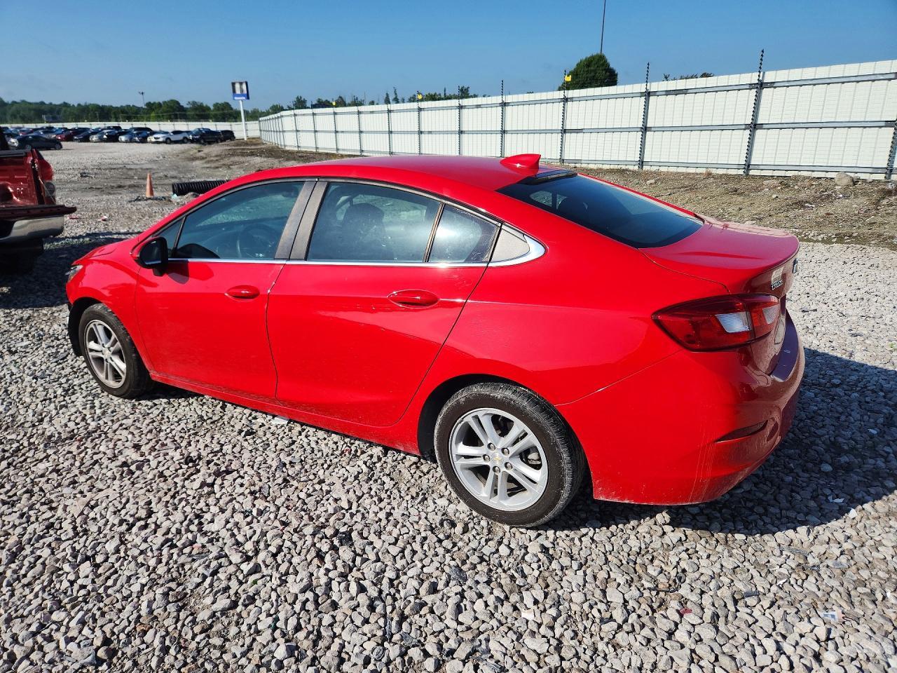 2018 Chevrolet Cruze Lt - Image 2