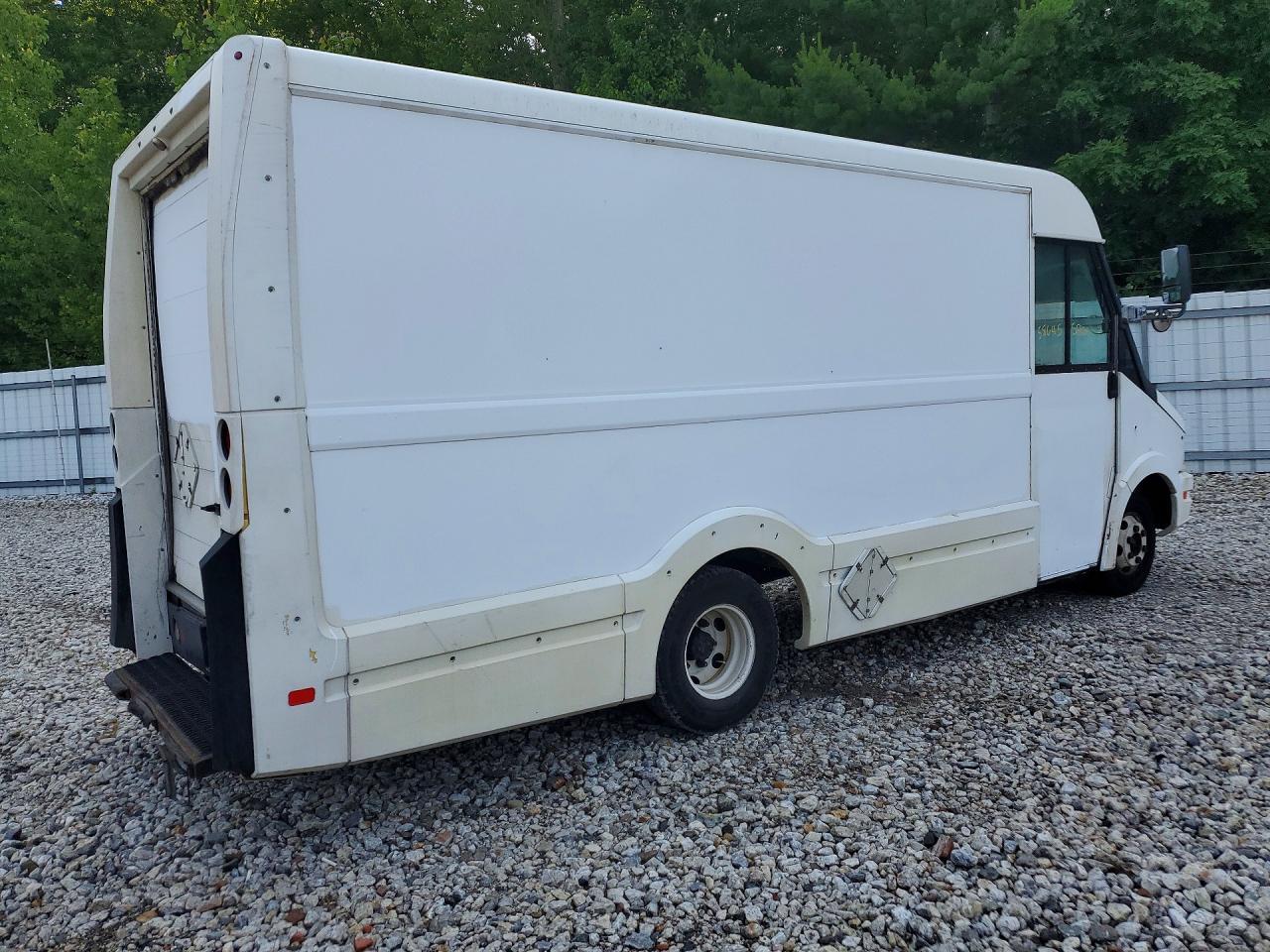 2013 Isuzu Npr Hd Step Van - Image 3