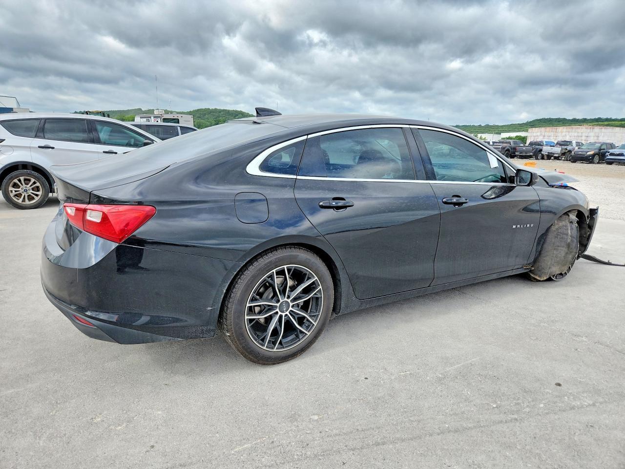 2017 Chevrolet Malibu Ls - Фото 3