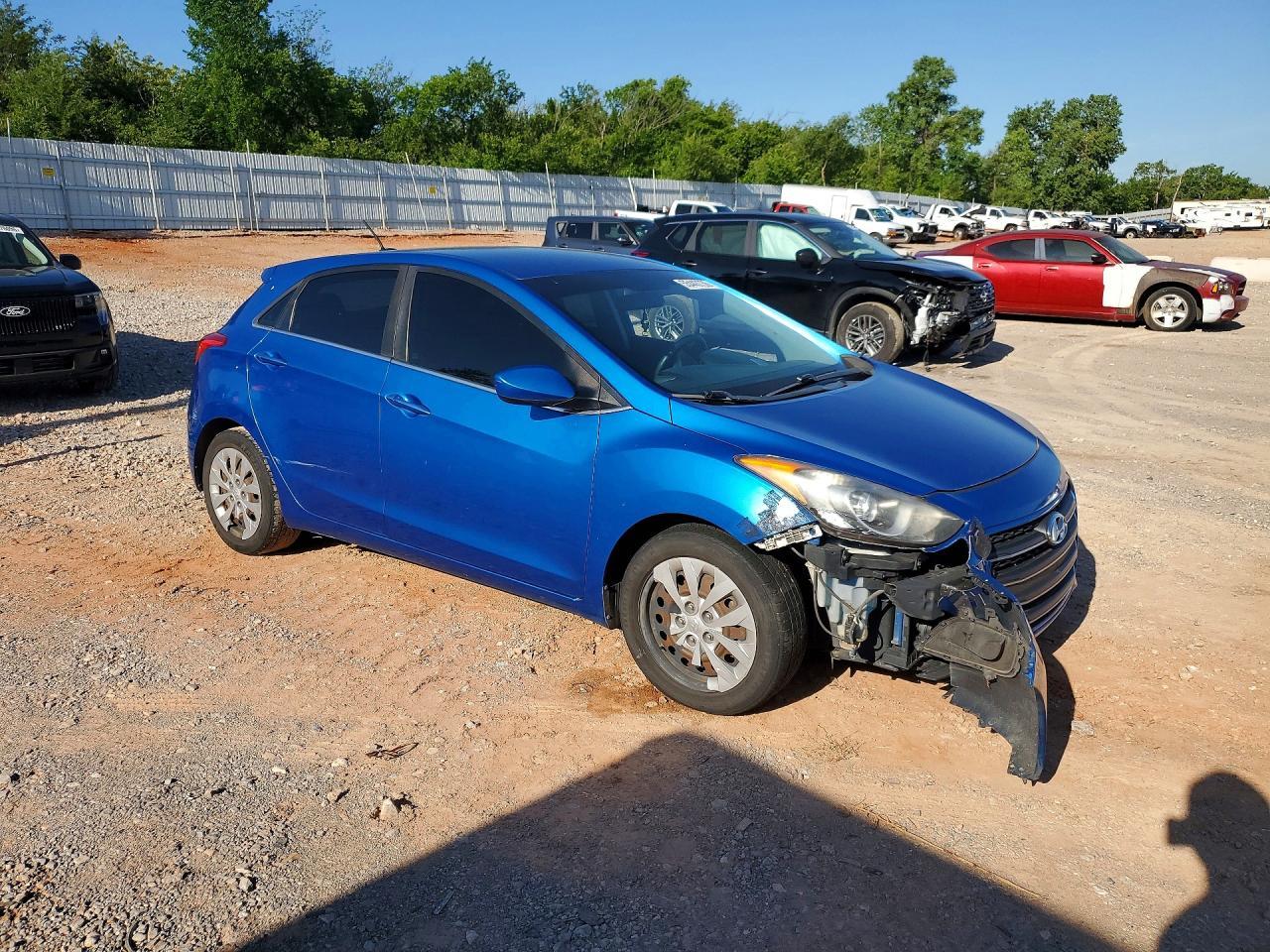 2017 Hyundai Elantra Gt Base - Image 4