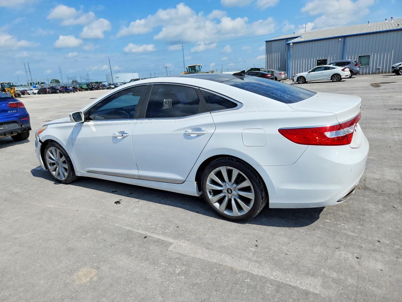2014 Hyundai Azera Limited - Image 2