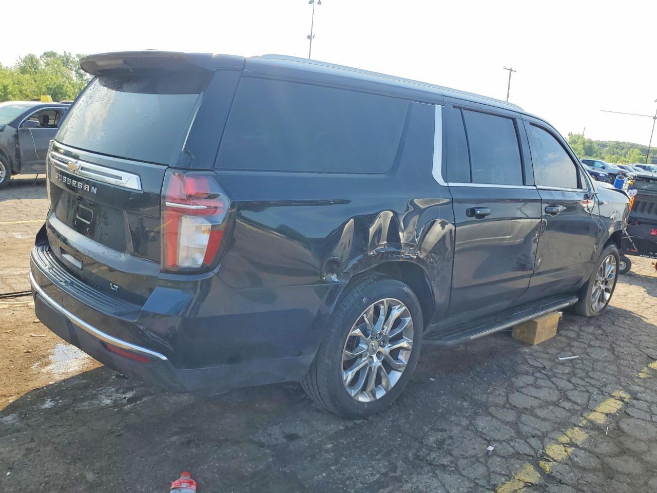 2023 Chevrolet Suburban K1500 Lt - Image 3