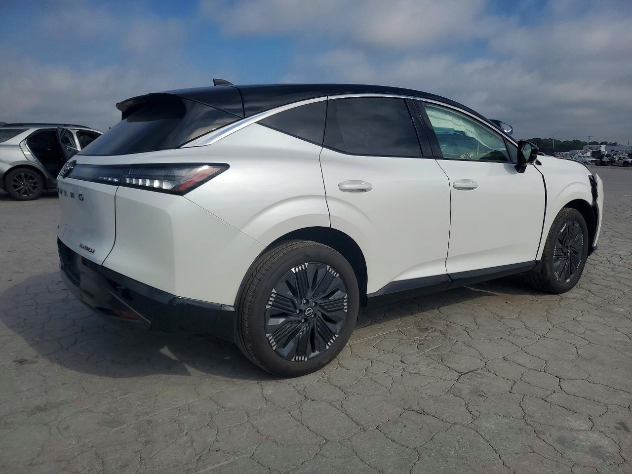 2026 Nissan Murano Platinum - Image 3