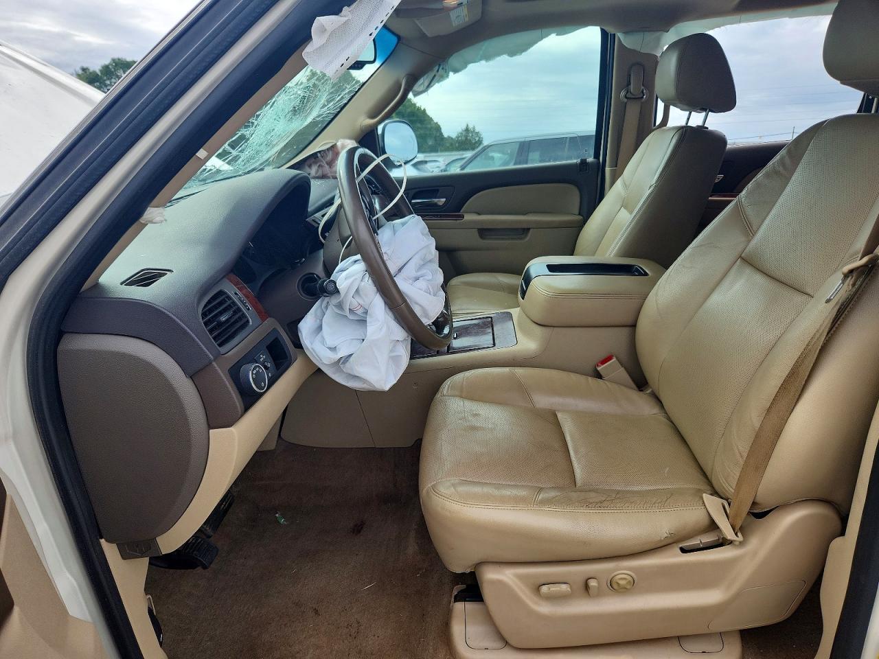 2013 Chevrolet Suburban C1500 Ltz - Image 7