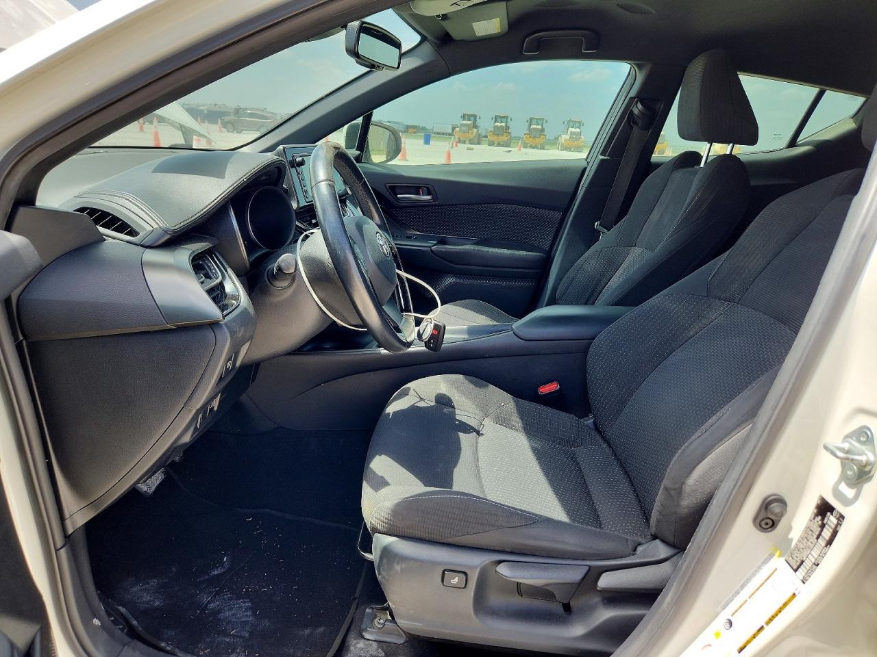 2018 Toyota C-Hr Xle Premium - Image 7