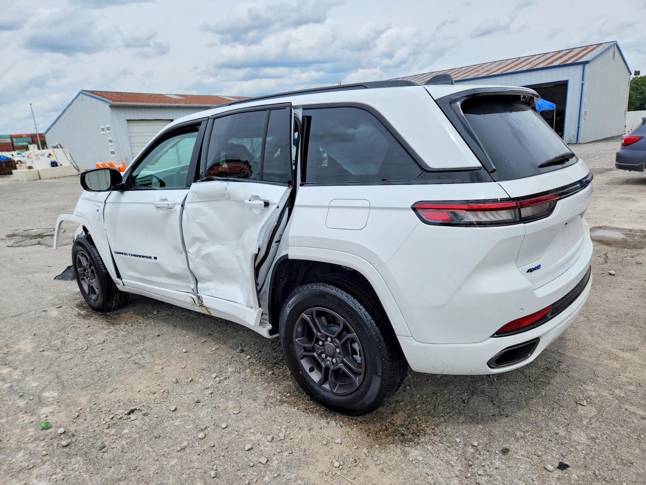 2025 Jeep Grand Cherokee 4Xe - Image 2