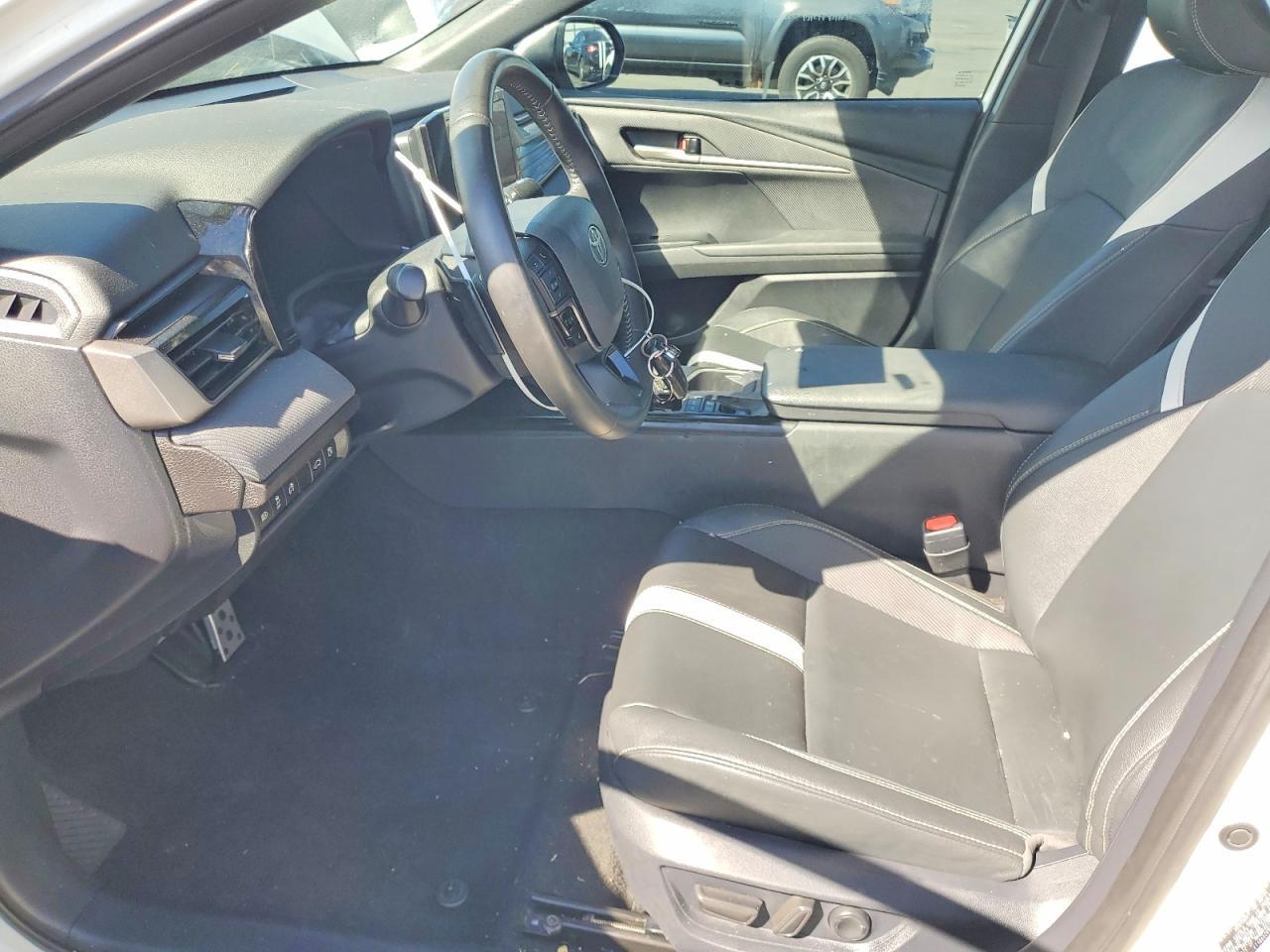 2025 Toyota Camry Se - Image 7