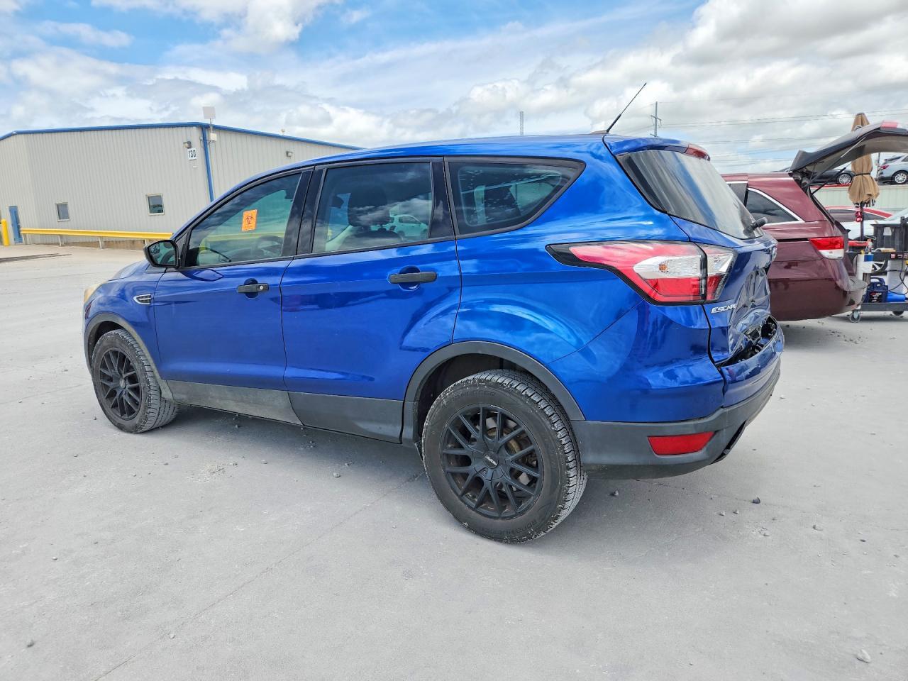 2017 Ford Escape S - Фото 2