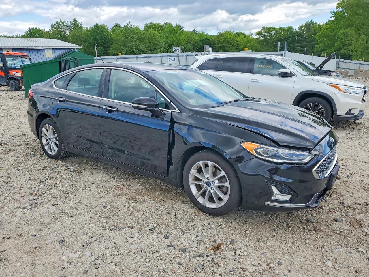 2020 Ford Fusion Titanium - Image 4