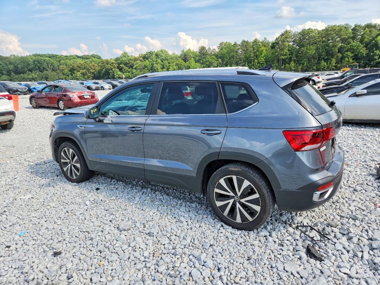 2023 Volkswagen Taos Se - Image 3