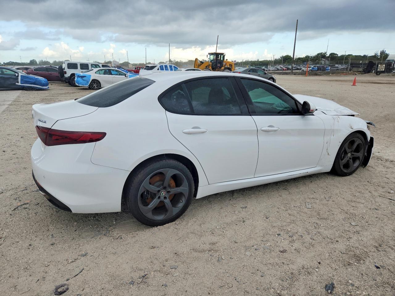 2017 Alfa Romeo Giulia - Image 3