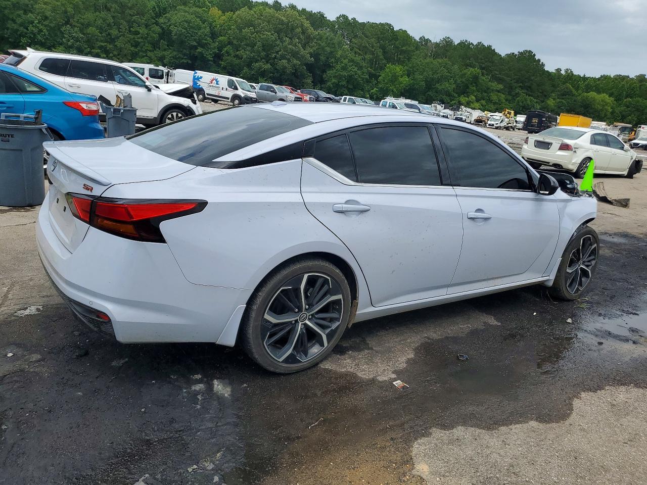 2025 Nissan Altima Sr - Image 3