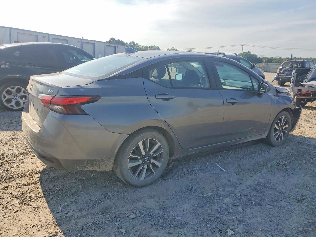 2021 Nissan Versa Sv - Image 3