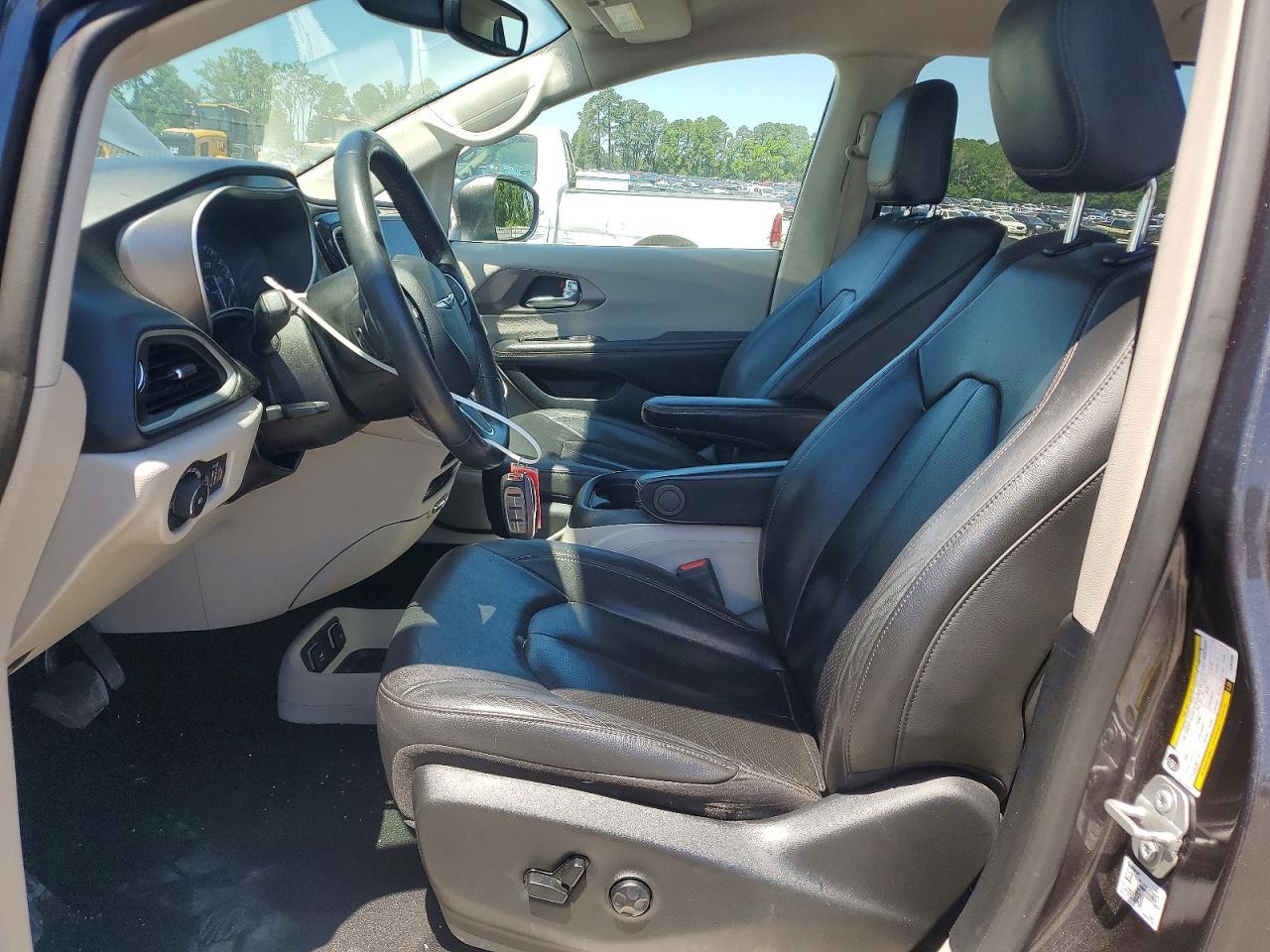 2020 Chrysler Pacifica Touring L Plus - Image 7