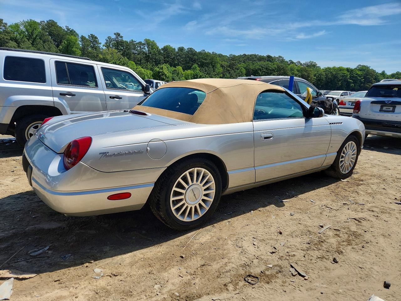 2004 Ford Thunderbird - Image 3