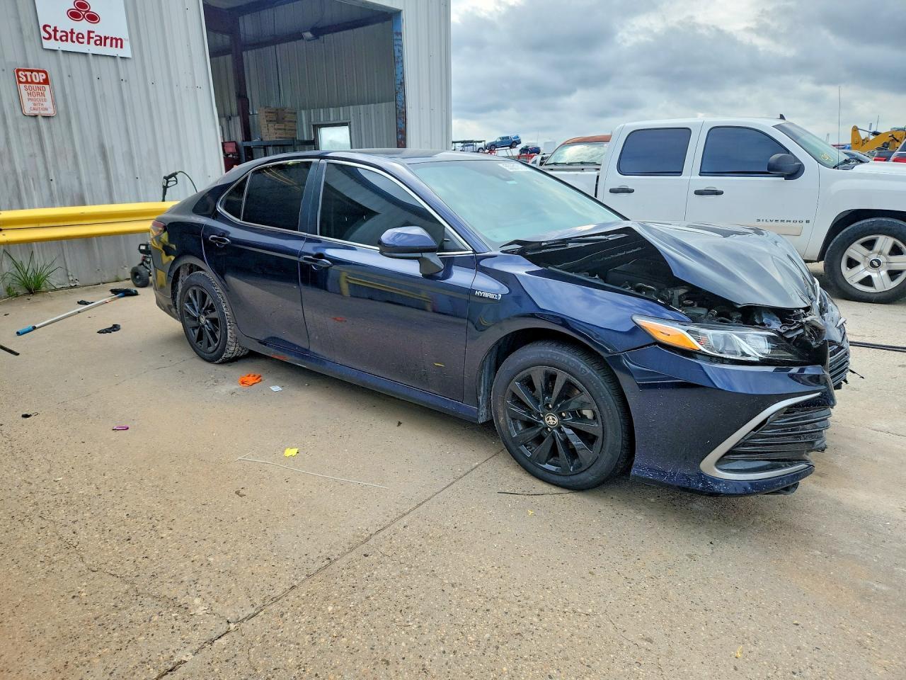 2021 Toyota Camry Le - Фото 4