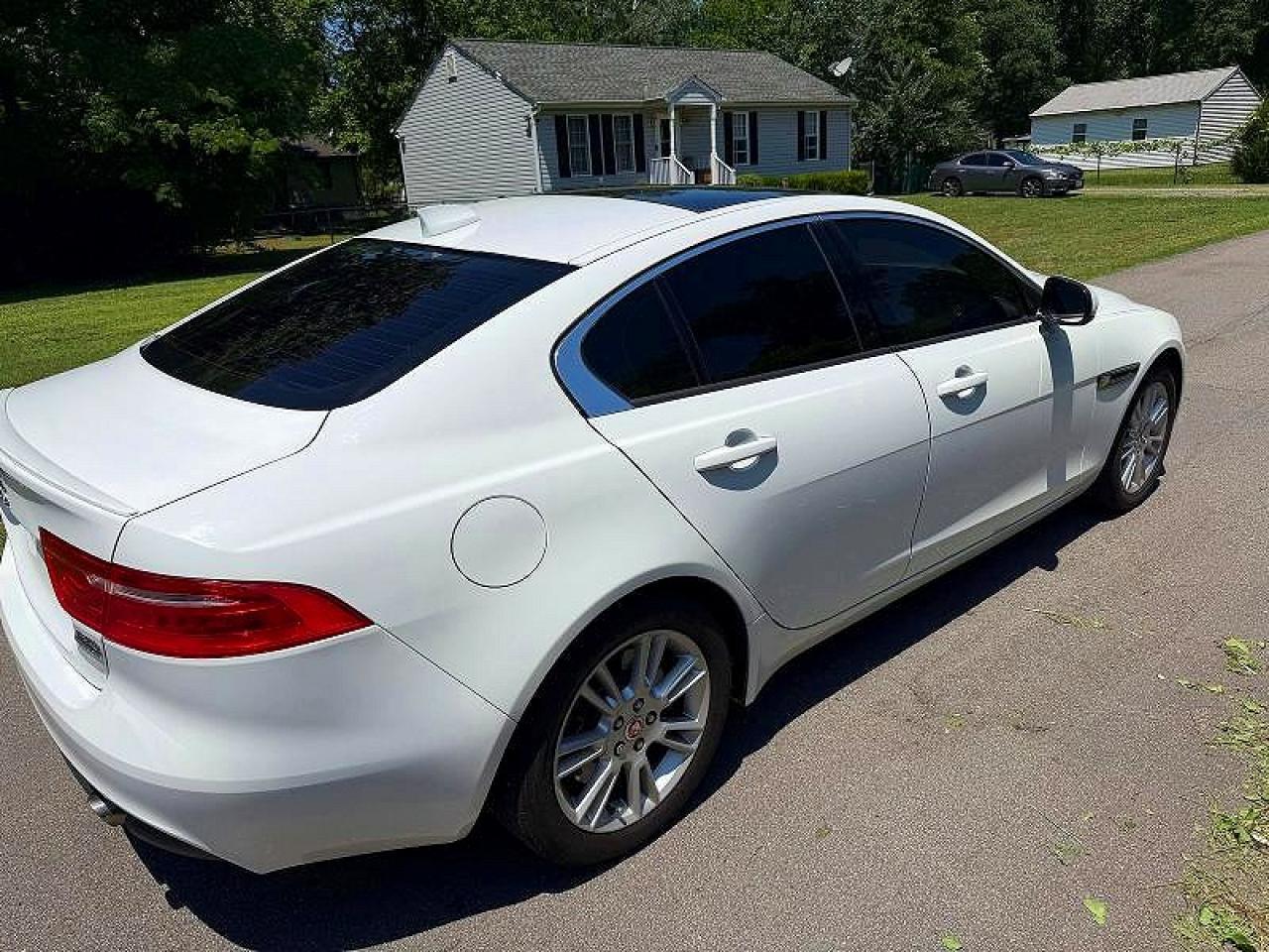 2018 Jaguar Xe Premium - Фото 4