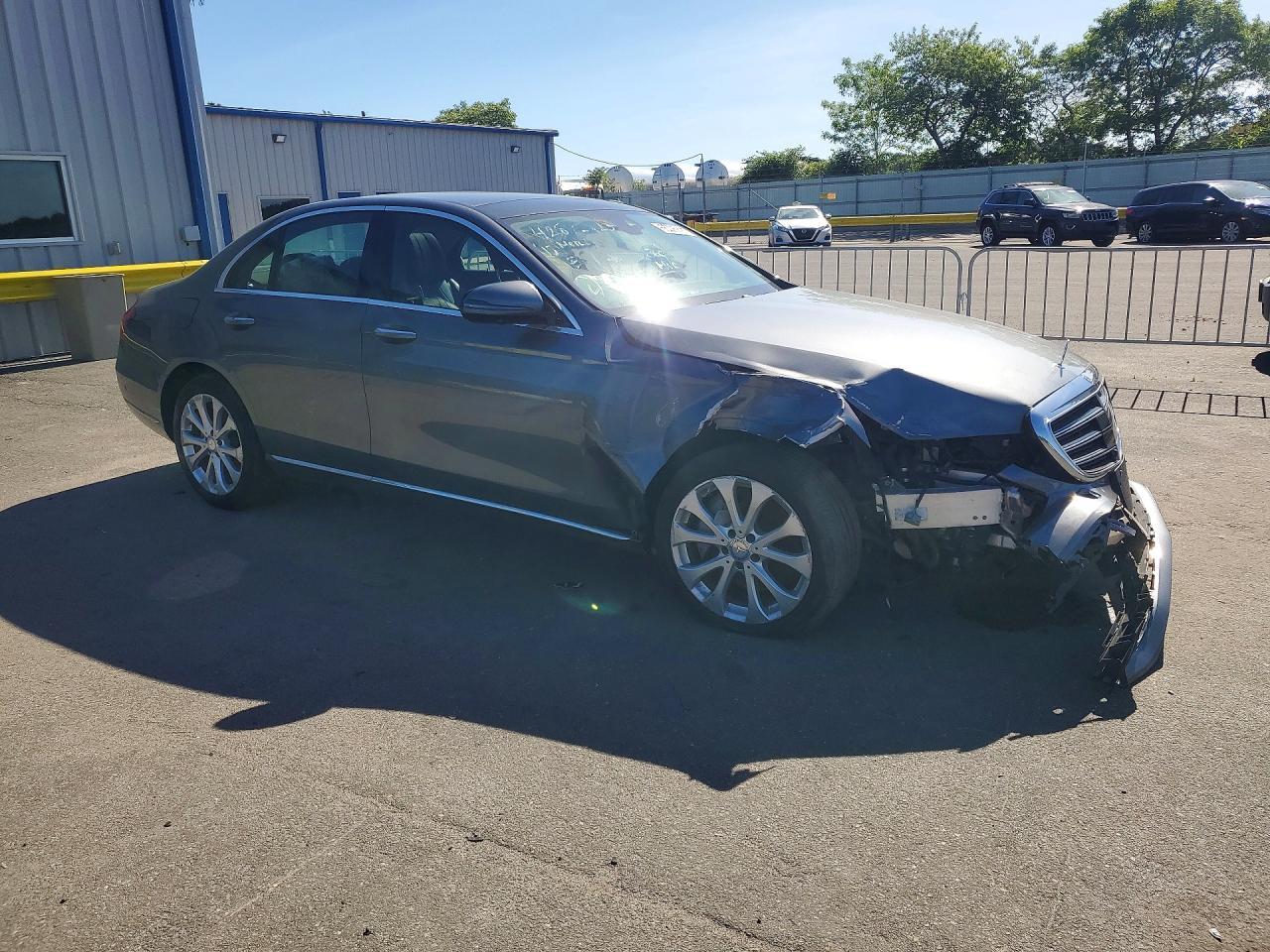 2017 Mercedes-Benz E 300 4Matic - Фото 4