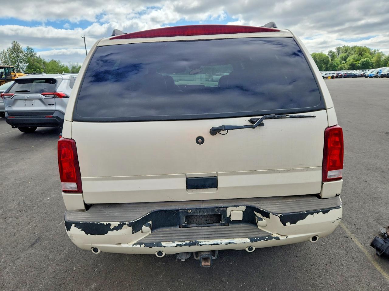 2004 Cadillac Escalade Luxury - Image 6