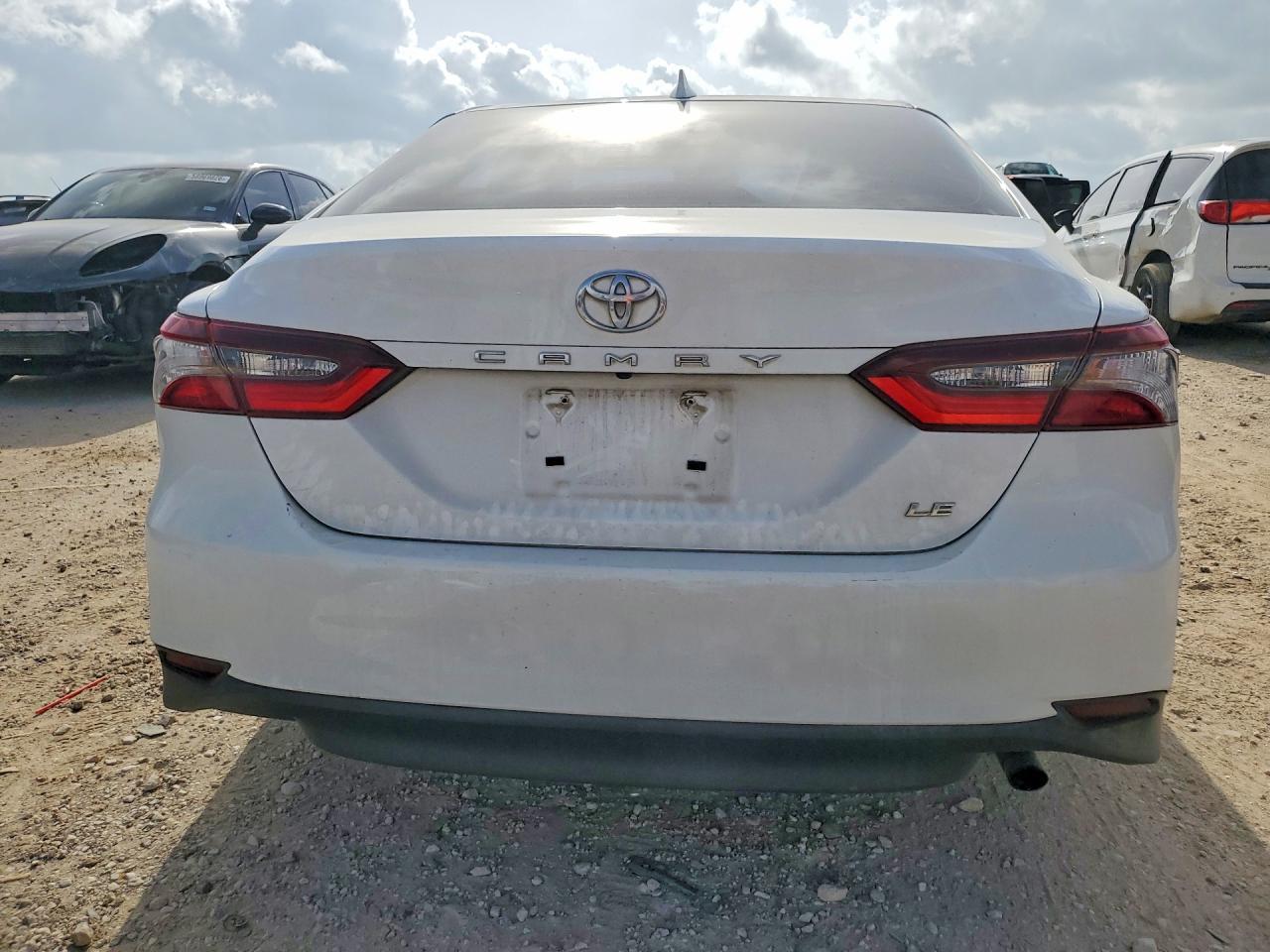2022 Toyota Camry Le - Image 6