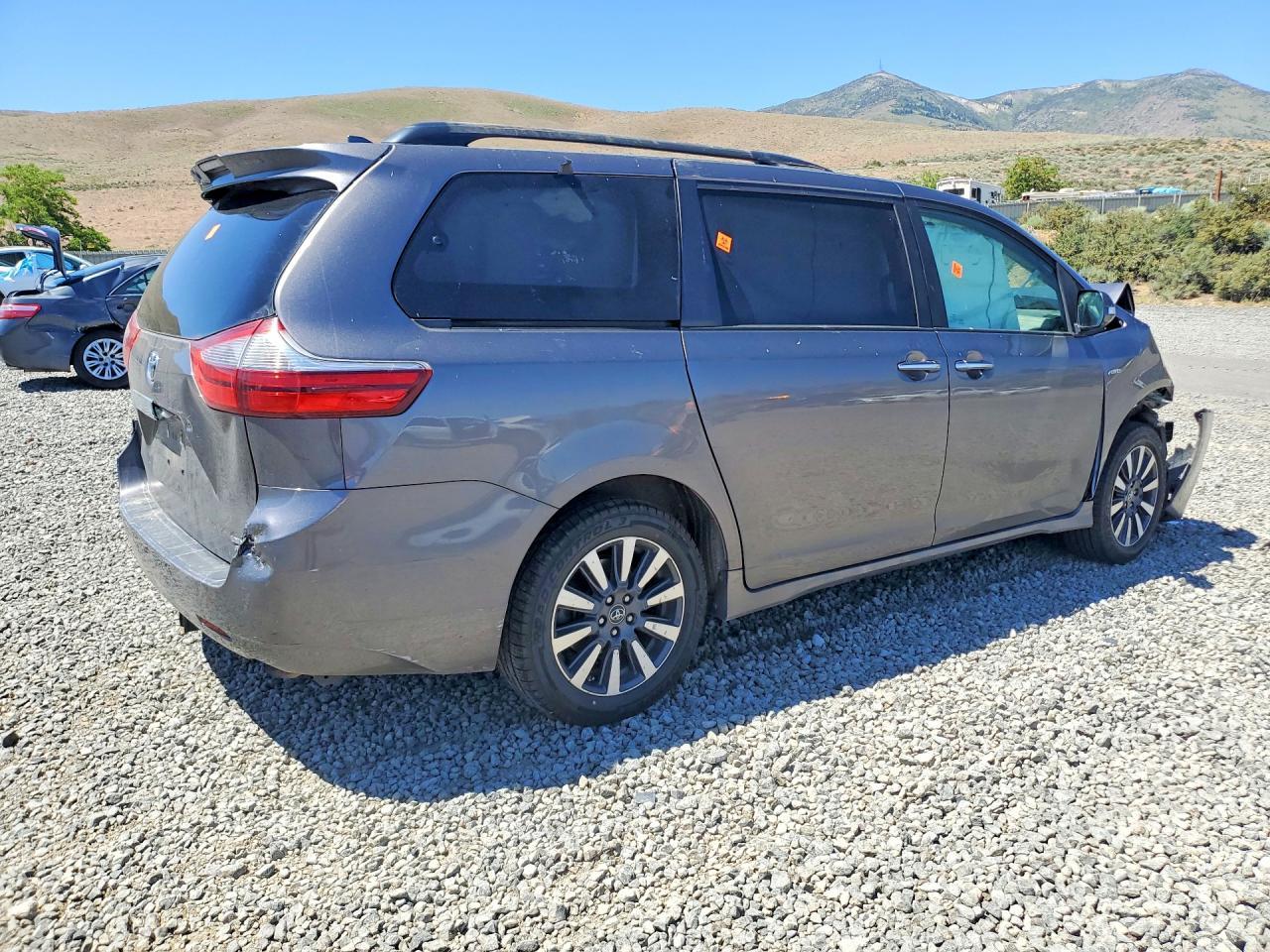 2020 Toyota Sienna Limited 7-Passenger - Image 3