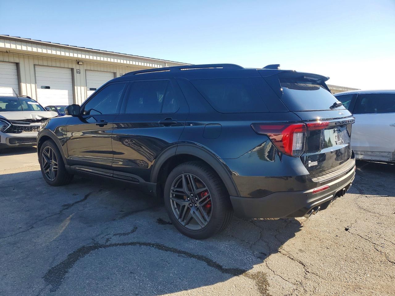 2025 Ford Explorer St - Фото 2